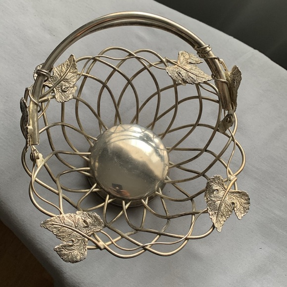 Vintage Godinger Silver Plated Basket with Handle - Picture 5 of 6